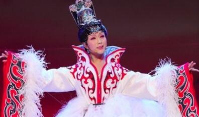 李玉刚无缘央视春晚 称狗年春晚将回老家陪家人过年