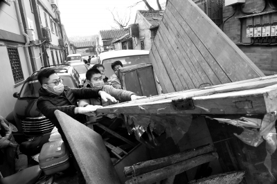 村民在家大扫除墙洞中发现干尸 警方现已介入调查