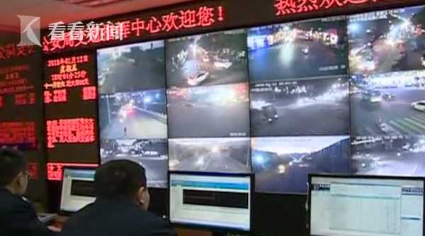 热心司机夹停肇事车：撞倒小学生就想逃走？没那么容易