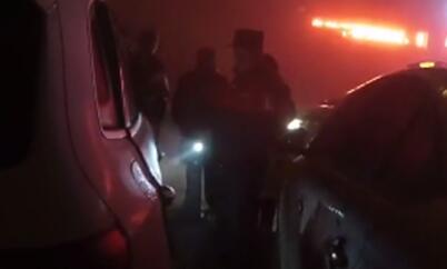 小偷奥迪车里行窃被困报警求救:我偷东西被困住了