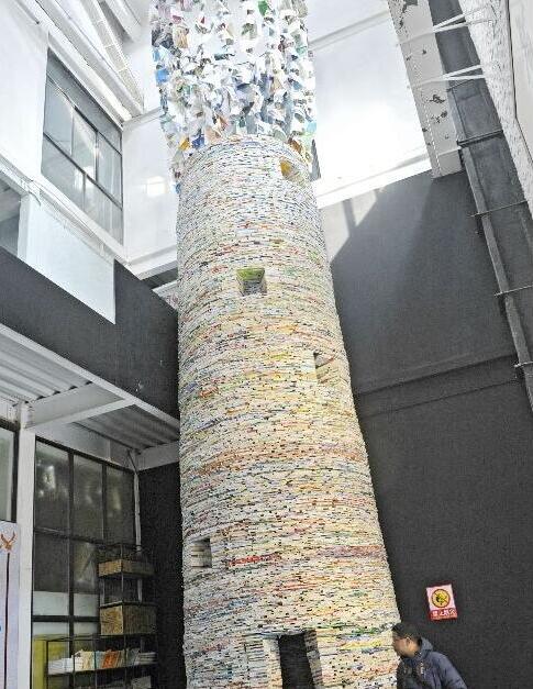 震撼!西安现11米书塔寓意崩塌 往下俯瞰或向上仰视让人眩晕不止