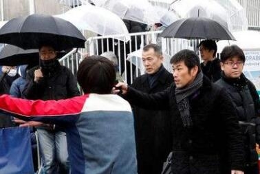 煽动威胁?东京演练防导空袭 250名市民冒着雨夹雪“避难”