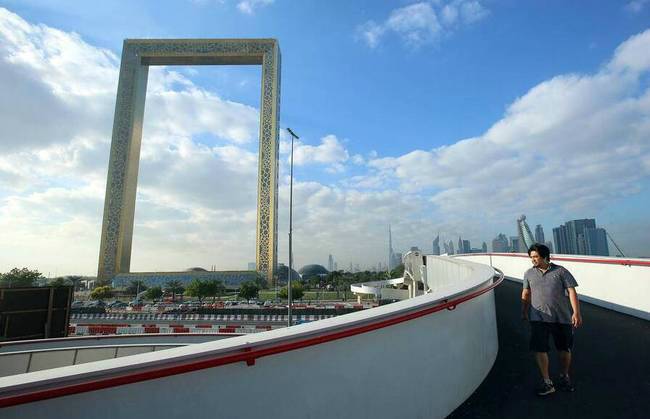 迪拜3亿造新地标:迪拜画框 被人称为“金拱门”