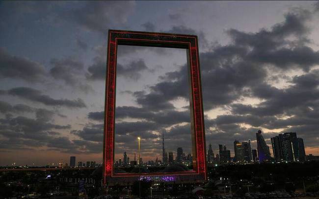 迪拜3亿造新地标:迪拜画框 被人称为“金拱门”