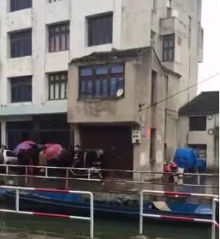 村民在家大扫除墙洞中发现男尸 经判断疑似失踪多年邻居 