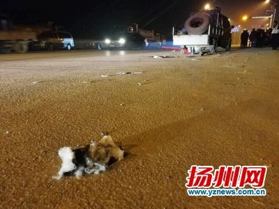 补胎男子被轮胎炸飞身亡 妻子和两个孩子抢救室外不知所措