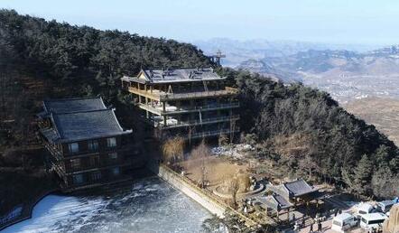 济南跑马岭4000平违建被拆 原打算当酒店、接待中心