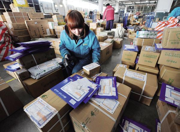 快递春节不打烊 部分快递企业会加收10元服务费