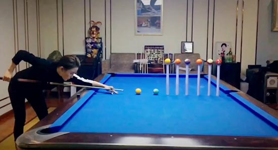 潘晓婷微博展球技 花式台球美轮美奂引网友惊呼