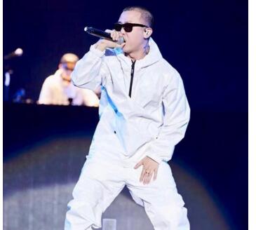 网曝GAI房交所买房被偷拍怒斥骂人 网友：名气不大这脾气还真大