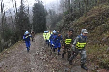 川大一副教授失联 搜尽人员根据最后的手机定位位置展开搜救