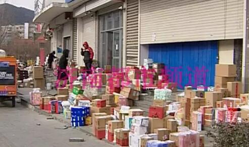 济南春节期间快递不打烊 若每件快递费涨10元你接受吗