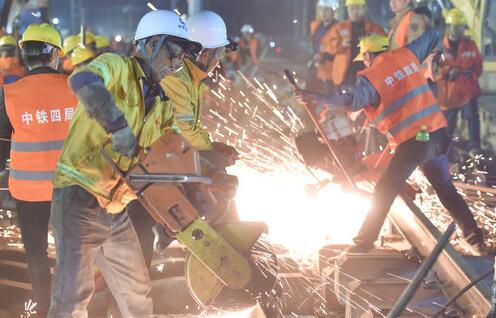 英媒惊叹中国速度 1500名工人仅用9小时建成一座火车站