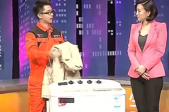 沈阳一家住户洗衣机突然爆炸 用洗衣机甩干羽绒服所致