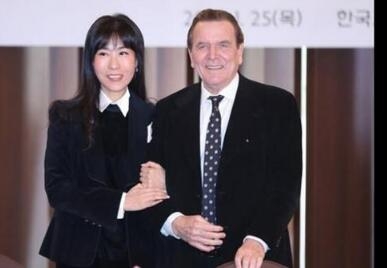 德国前总理将结婚 施罗德因结过4次婚被称为“Audi man”