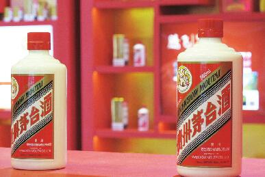 投资客的炒作新目标：飞天茅台一瓶难求 市民发动全家开抢