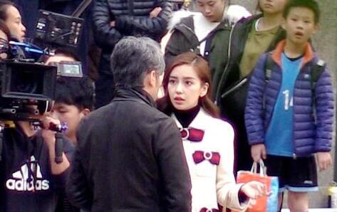 Baby闹市遭围观  在上海街头拍片吴秀波能否带起baby的演技?