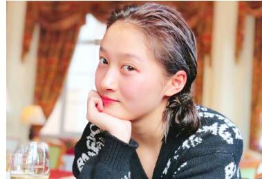 关晓彤素颜近照 21岁的“鹿嫂”满脸胶原蛋白