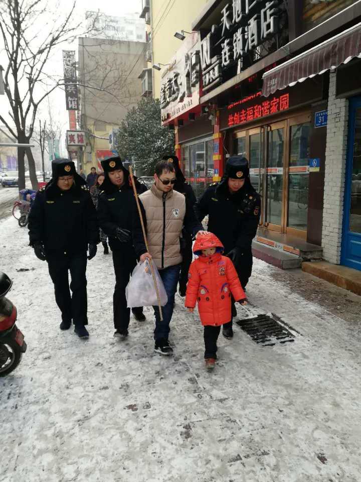 以雪为令 历城城管快速清雪保畅通