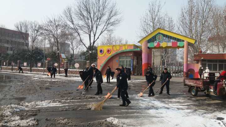 以雪为令 历城城管快速清雪保畅通