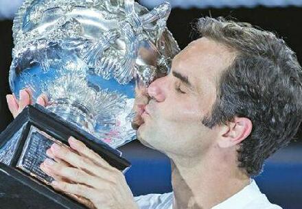 37岁费德勒续写不老神话 “拿球拍的上帝”伴随多少人长大