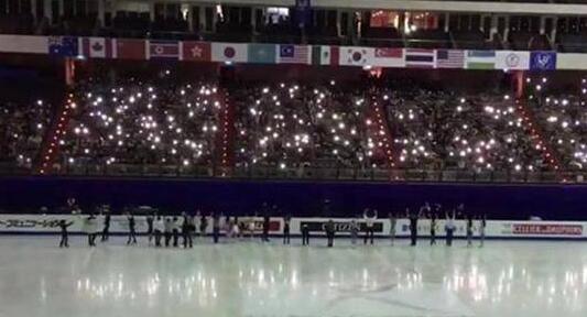 怒赞!观众手机照亮赛场 用爱发电让四大洲花样滑冰锦标赛秒变温馨