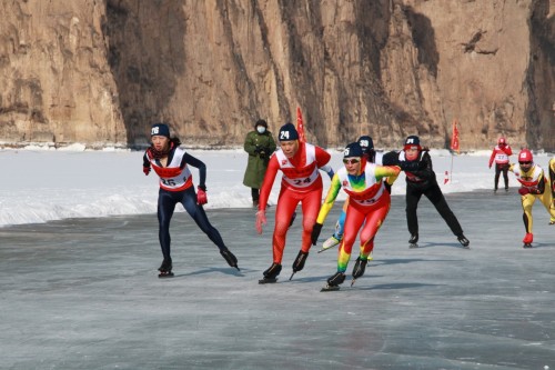 黄河首次变身赛道 老牛湾冰上赛道堪称纯天然“豪华赛道”