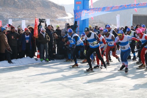 黄河首次变身赛道 老牛湾冰上赛道堪称纯天然“豪华赛道”