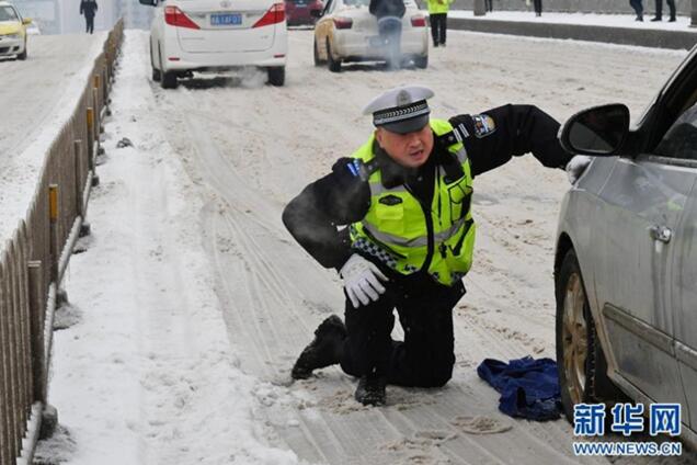 把百姓安危冷暖时刻放在心上——中央有关部门和地方全力应对南方雨雪灾害