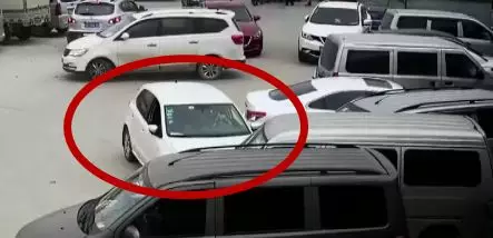 女司机停车场玩