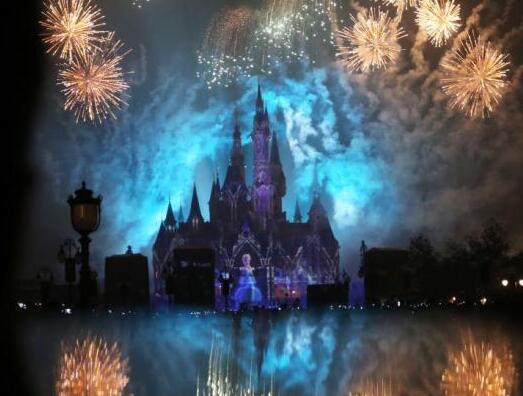 迪士尼天价插队费另有隐情?VIP付2.4万随到随玩2小时玩三个游戏项目