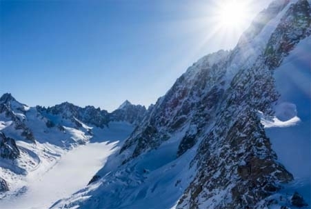 惋惜！英两学生滑雪身亡 高手挑战野雪区不料命丧黄泉
