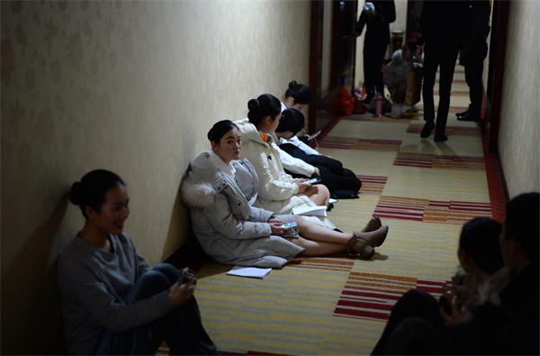 9家航空公司来济南招空乘 600多人报名半数是在校生