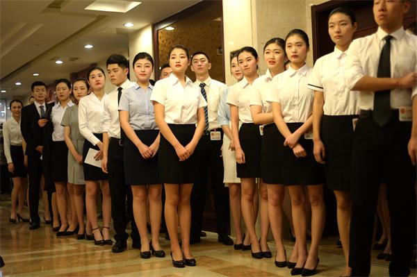 9家航空公司来济南招空乘 600多人报名半数是在校生