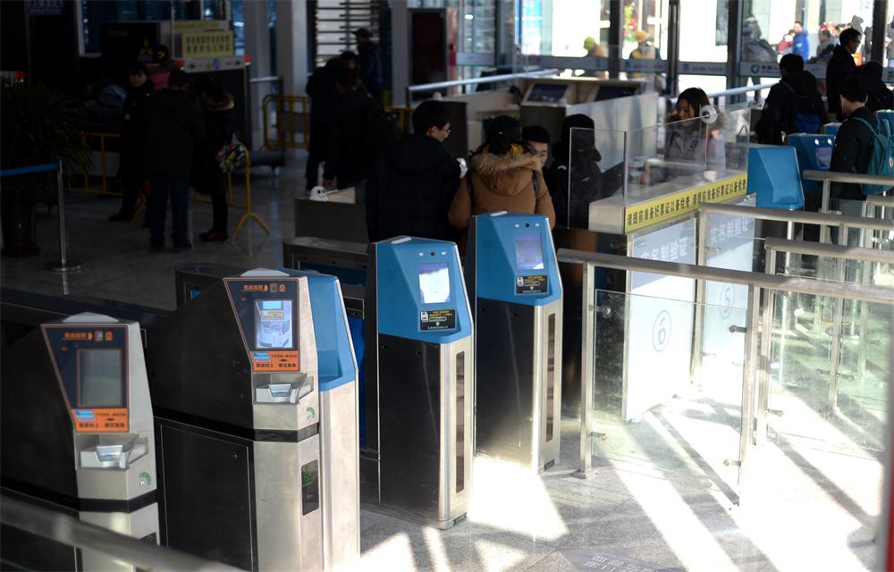 济南火车站进站口改造完成 36个进站验票通道春运开启