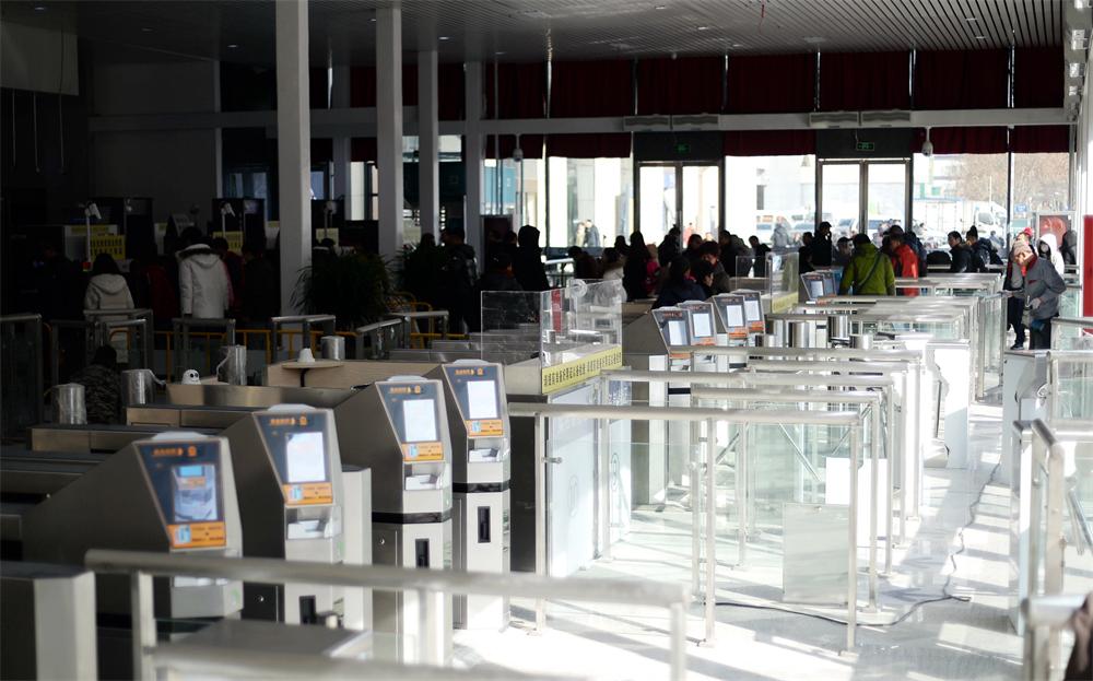 济南火车站进站口改造完成 36个进站验票通道春运开启