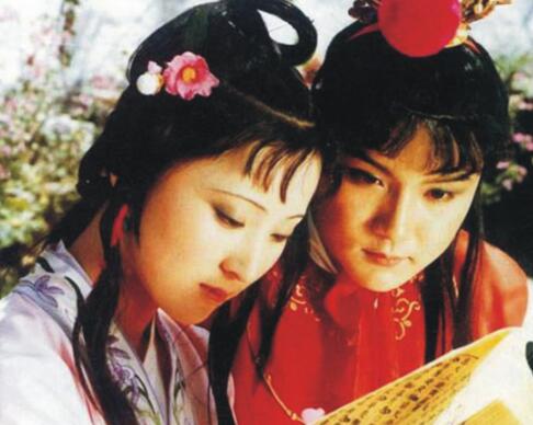 她是红楼梦丫鬟中的“二等小姐”,年纪轻轻就坐上中层领导的位置