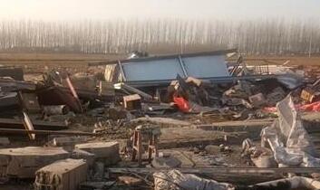 暗访污染企业被打被施暴者捆绑 事发当日该企业厂房被捣毁