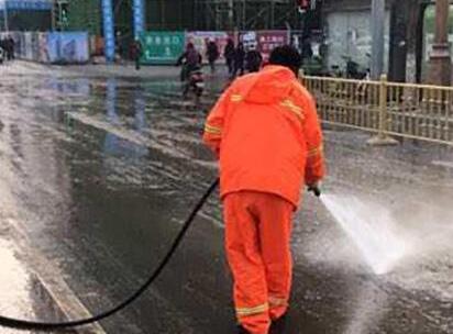 南昌调查“洒水车低温作业致结冰引事故”：两企业偷洒水被罚