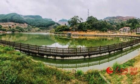 【网络媒体走转改】打工农民回到家乡住上别墅享受新生活