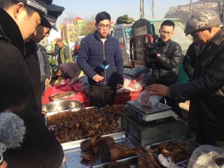 年货的安全，我们来守护——“食安护佳节”活动深入年货大集