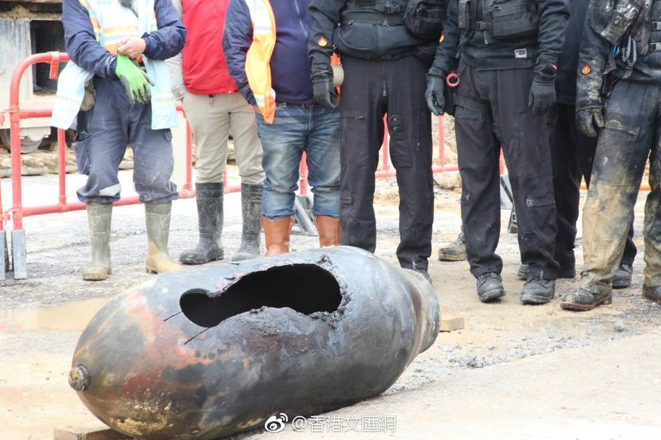 惊心动魄！香港警方闹市拆弹 重达450公斤的炸弹整整拆了24小时