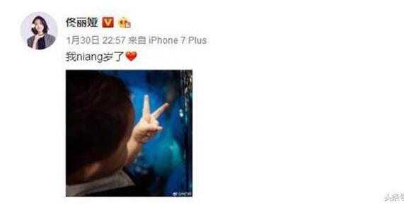 秒变好爸爸！陈思诚抱孩子现身 怀中的朵朵则一脸冷漠面无表情 