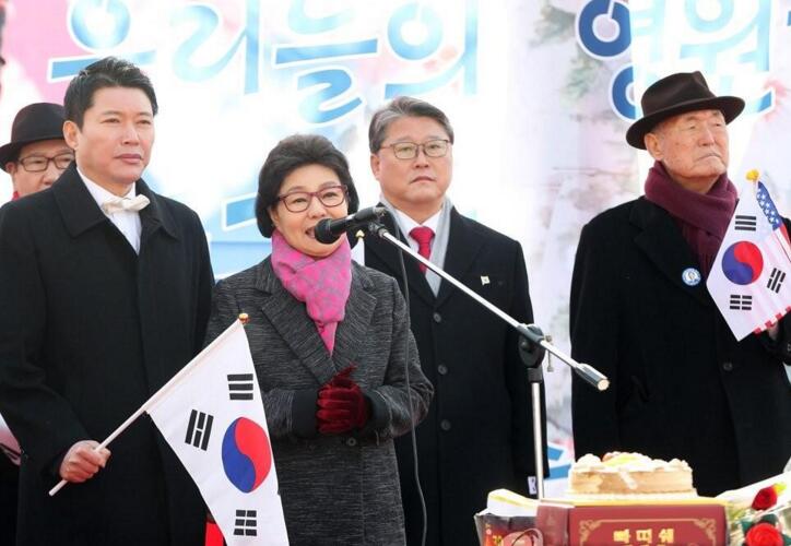 67岁!朴槿惠狱中迎生日 700余支持者聚集看守所为其庆生