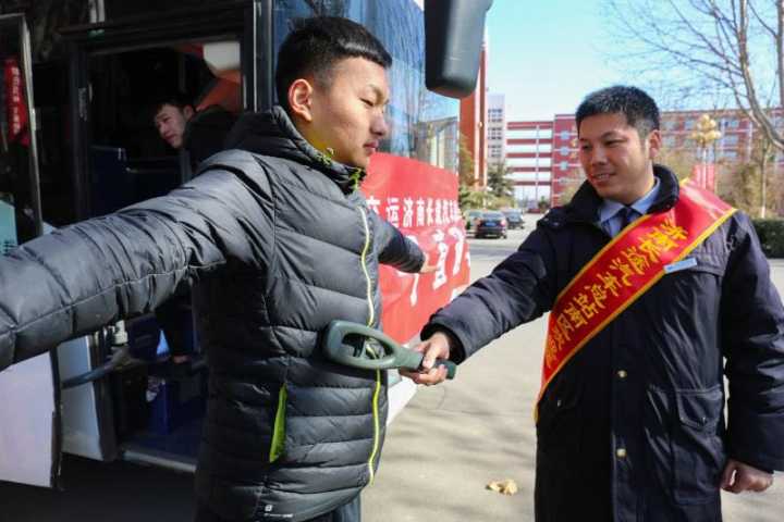 济南汽车总站南区开通定制式“学子直通车”服务