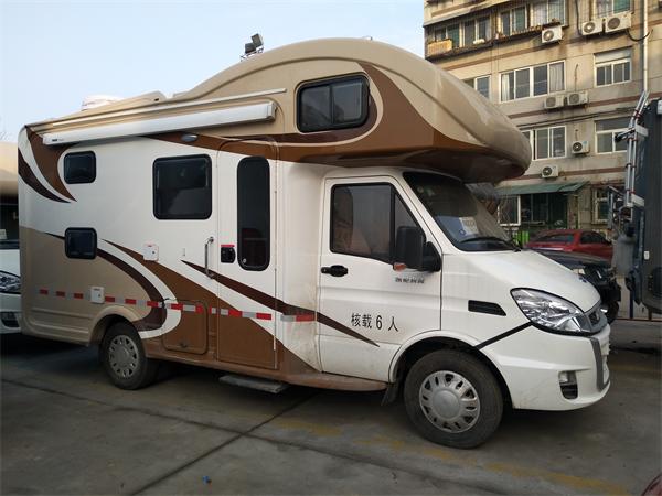 带着“房子”去过年 房车旅游在济南日渐走俏 