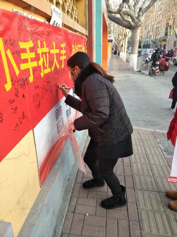 宣传禁放烟花爆竹 做共创“泉城蓝”小卫士