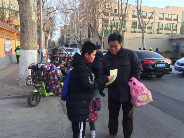 宣传禁放烟花爆竹 做共创“泉城蓝”小卫士