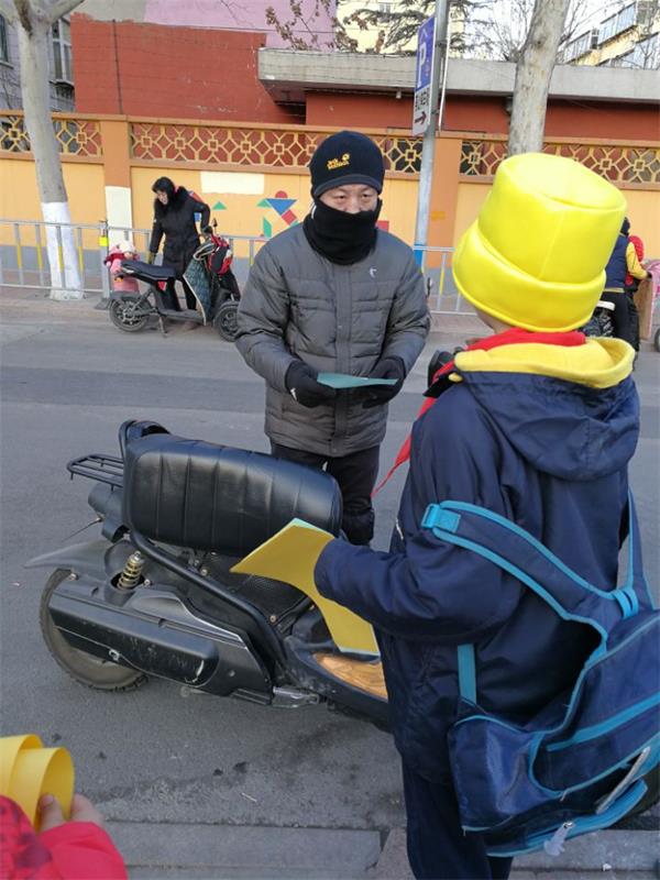 宣传禁放烟花爆竹 做共创“泉城蓝”小卫士