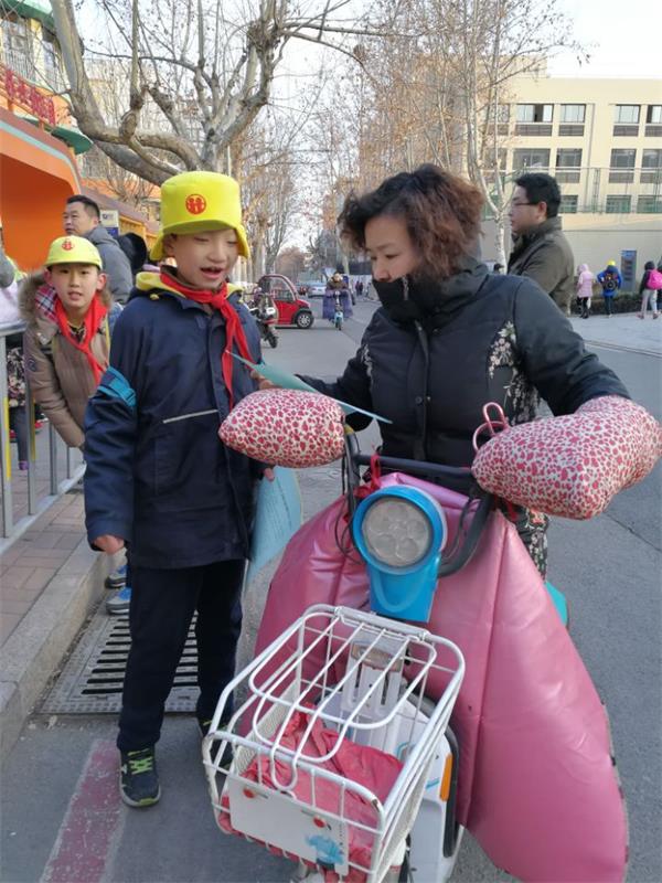 宣传禁放烟花爆竹 做共创“泉城蓝”小卫士